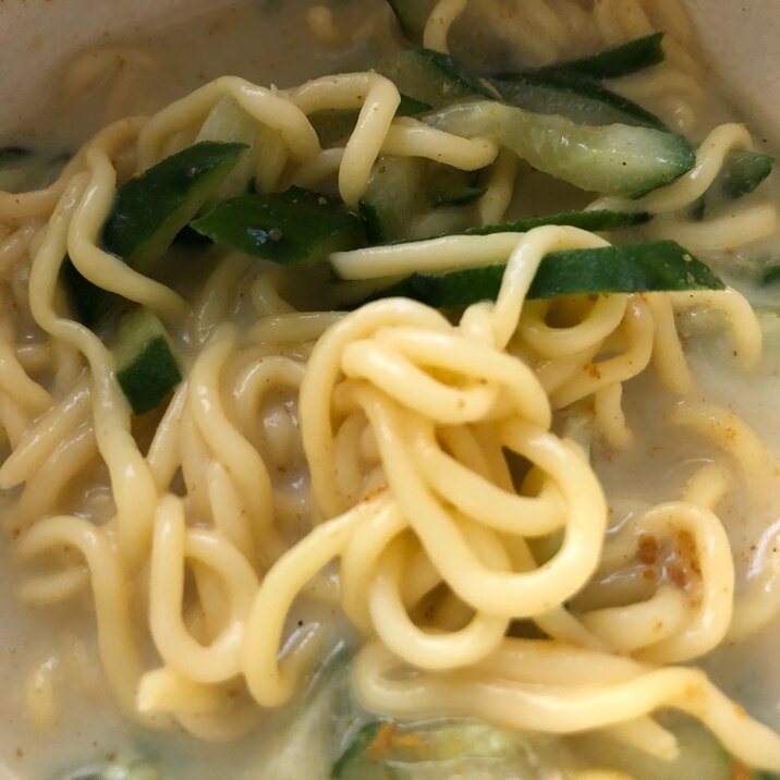 カレー豆乳中華麺